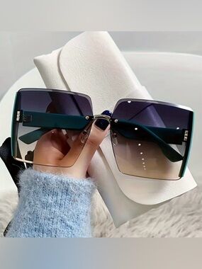 Stylish Gradient Square Lens Sunglasses - Green Frames